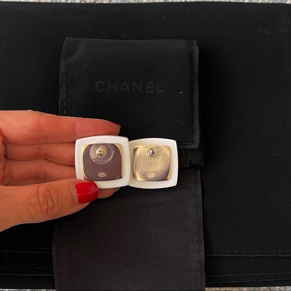 CHANEL SS 2022 Collection Earrings - Picture 4 of 6
